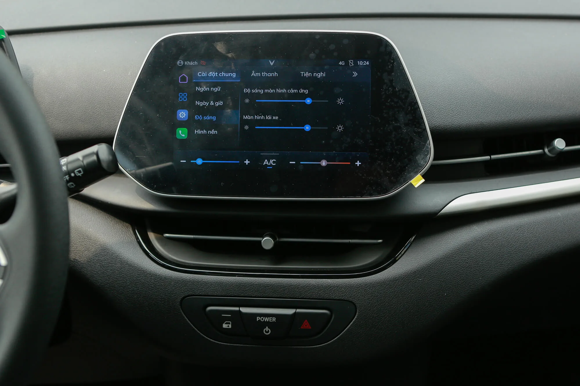 Màn hình giải trí đa năng